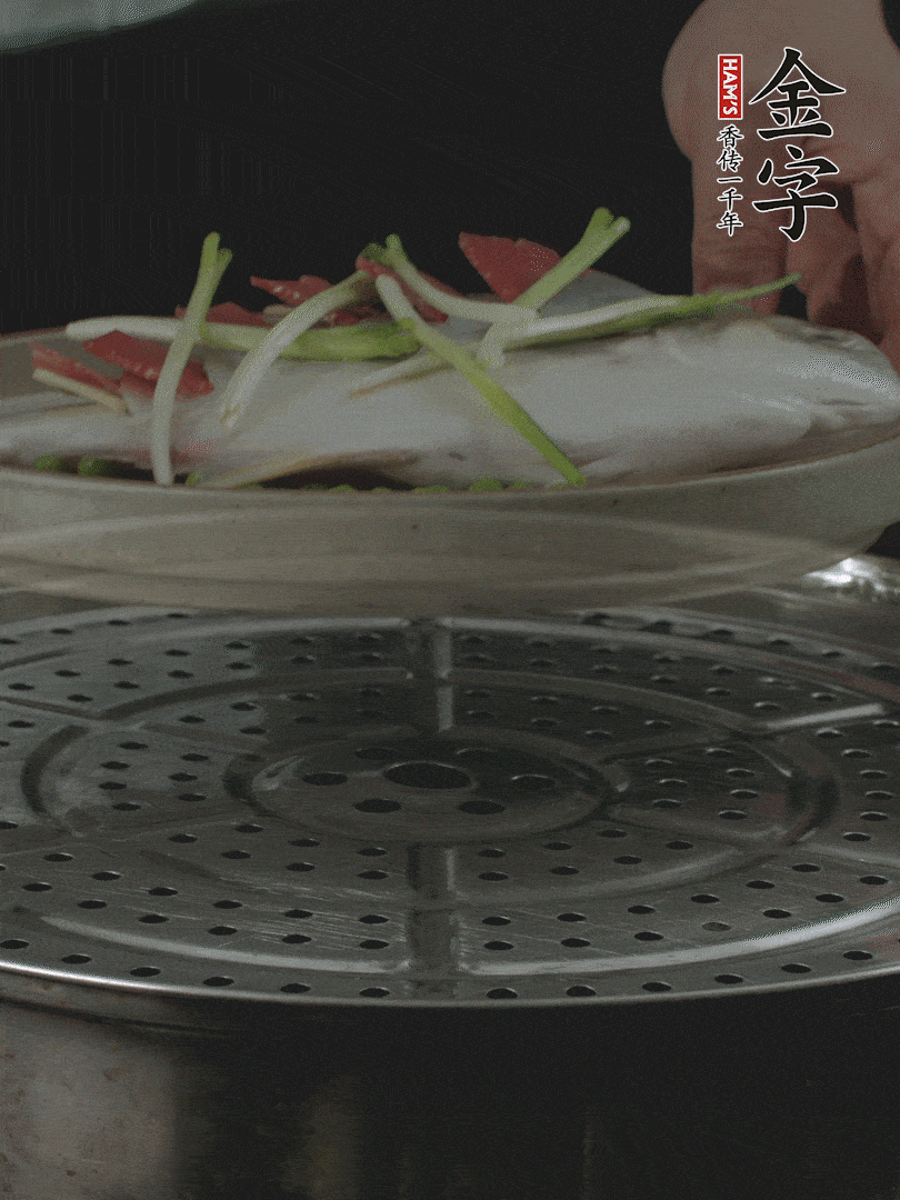 水開(kāi)后，大火上鍋蒸8～10分鐘。