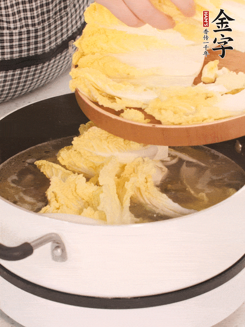放入娃娃菜、金針菇再燉煮5分鐘。