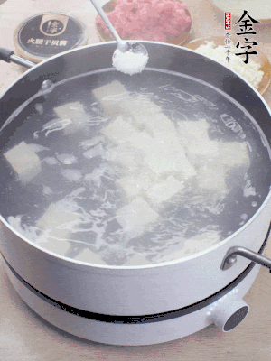金字火腿上方120g切薄片。