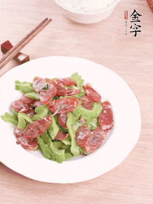 一小撮糖調(diào)味。