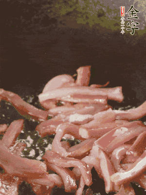 再放豌豆苗翻炒均勻。