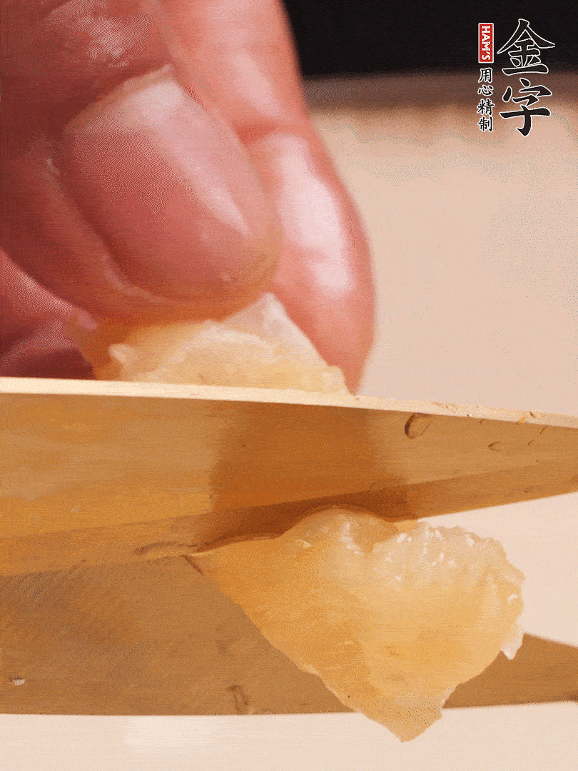 取出放入清水中，清洗表面，再剪成小段