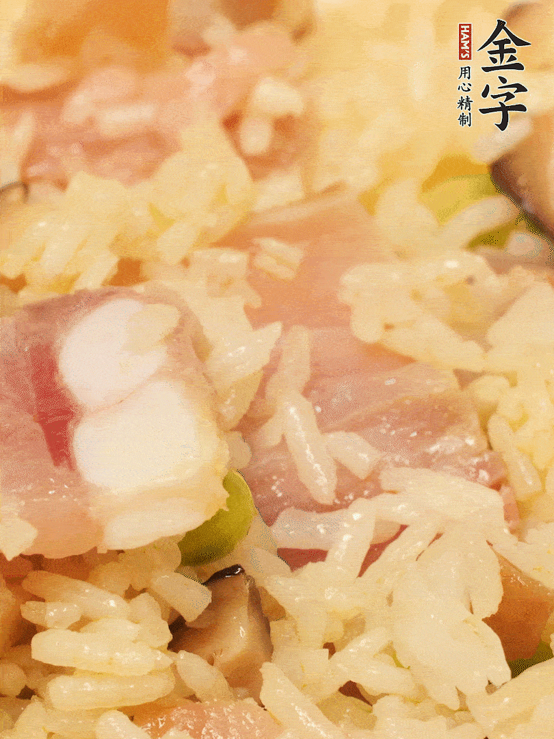 下米飯、蝦米繼續(xù)翻炒