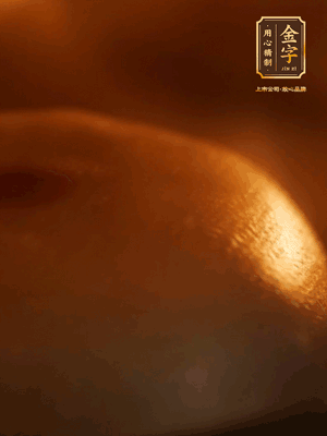 烤箱預(yù)熱至170℃，月餅放在中下層，烤18分鐘左右