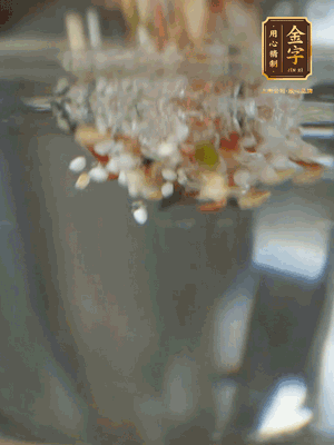 雜糧提前浸泡6小時，洗凈后下砂鍋