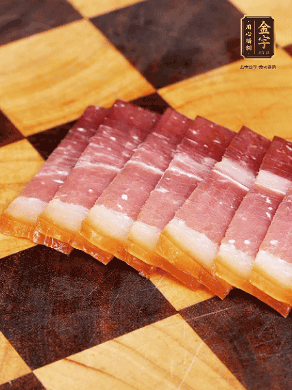 鮑魚處理干凈，金字火腿切片備用